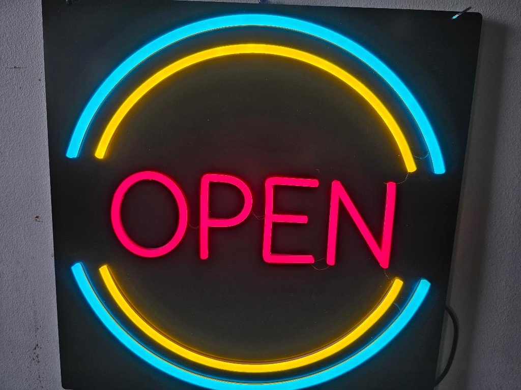 OPEN NEON LIKE SIGN